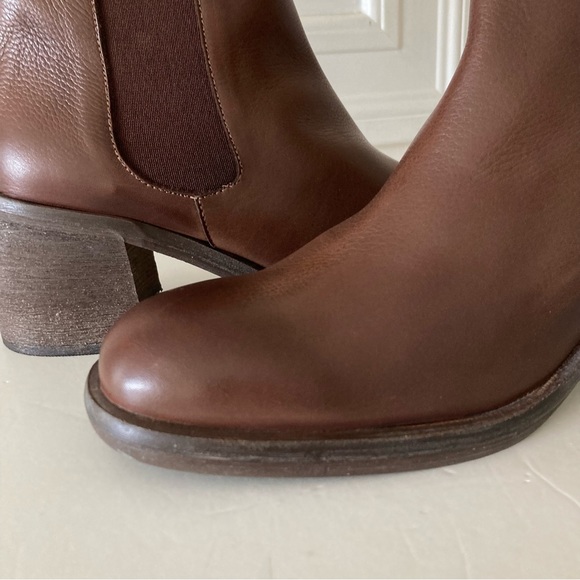 NWOT Free People Essential Brown Leather Chelsea Boots Sz 41 - Picture 2 of 7